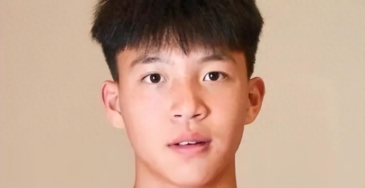 开云体育平台-王钰栋球探报告来了，模板巴西国脚马丁内利，球探评分：7分