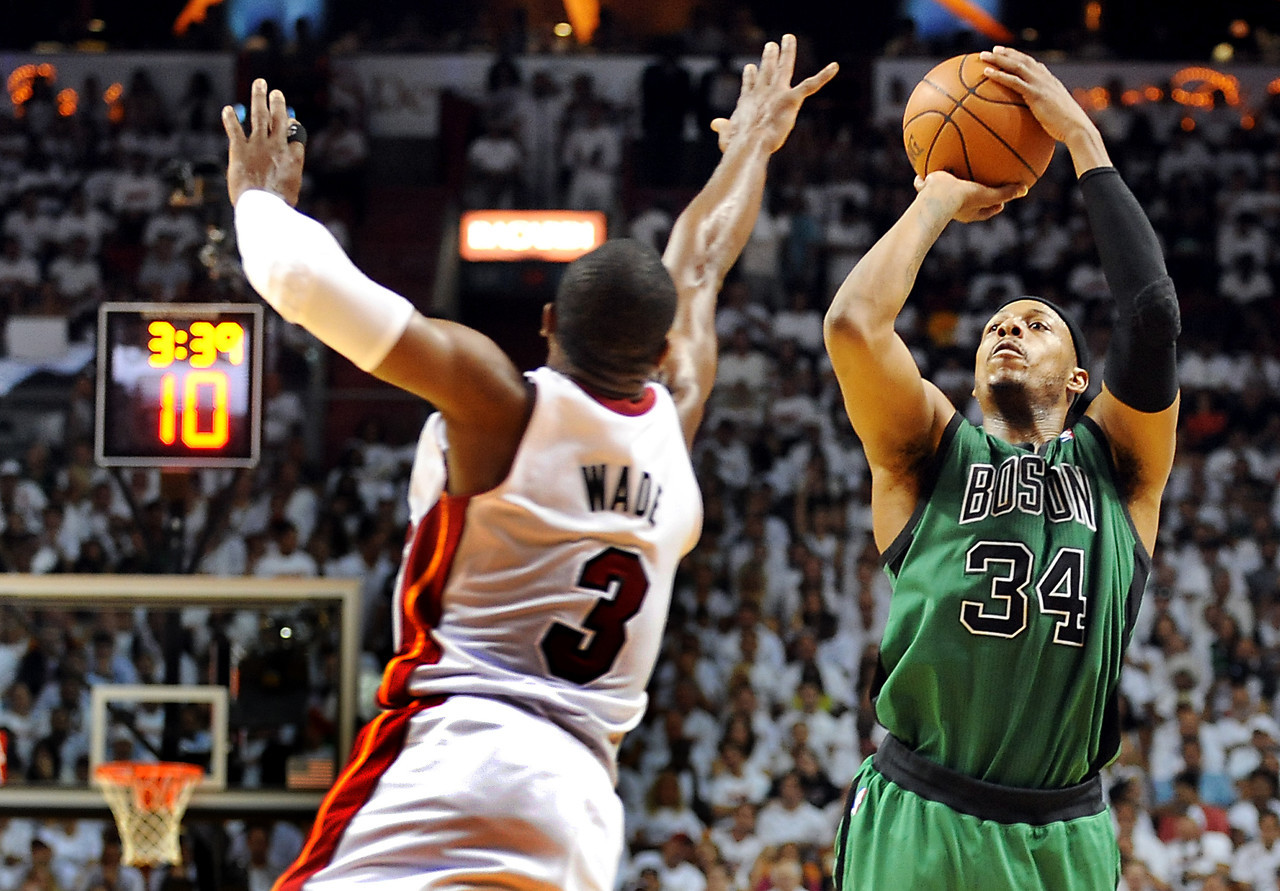 皮尔斯：贝弗利总说些争议言论 韦德不该跟他吵 换我根本不搭理他