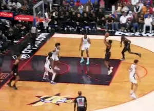 开云体育官方网站登陆-埃奇库姆干拔中距离命中，个人出战16分钟砍下6分4篮板8助攻